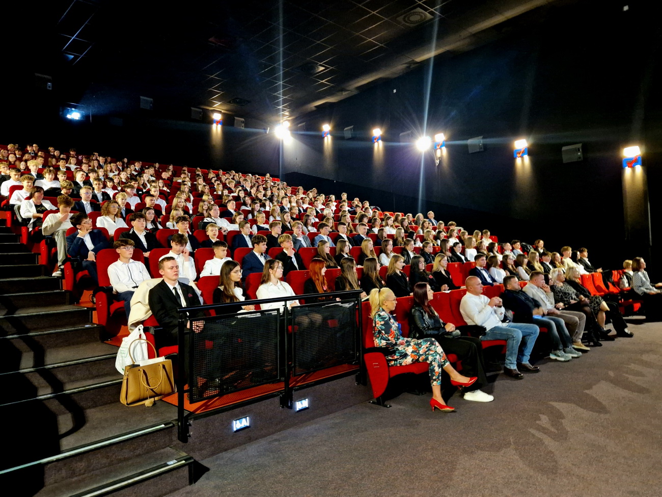 Zdjęcie Ślubowanie kl 1 2025 (31)c357fd01-6290-46a6-84b0-139d10902947.jpg w galerii Ślubowanie klas pierwszych (6.10.2025)